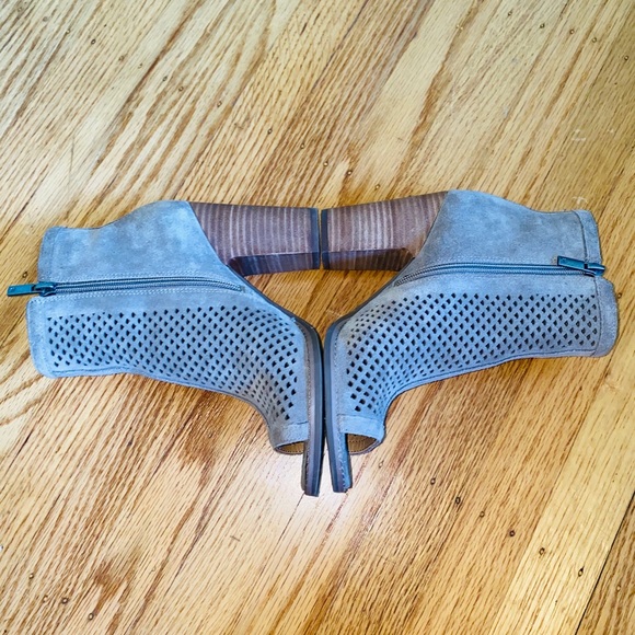 Boots - Picture 2 of 6